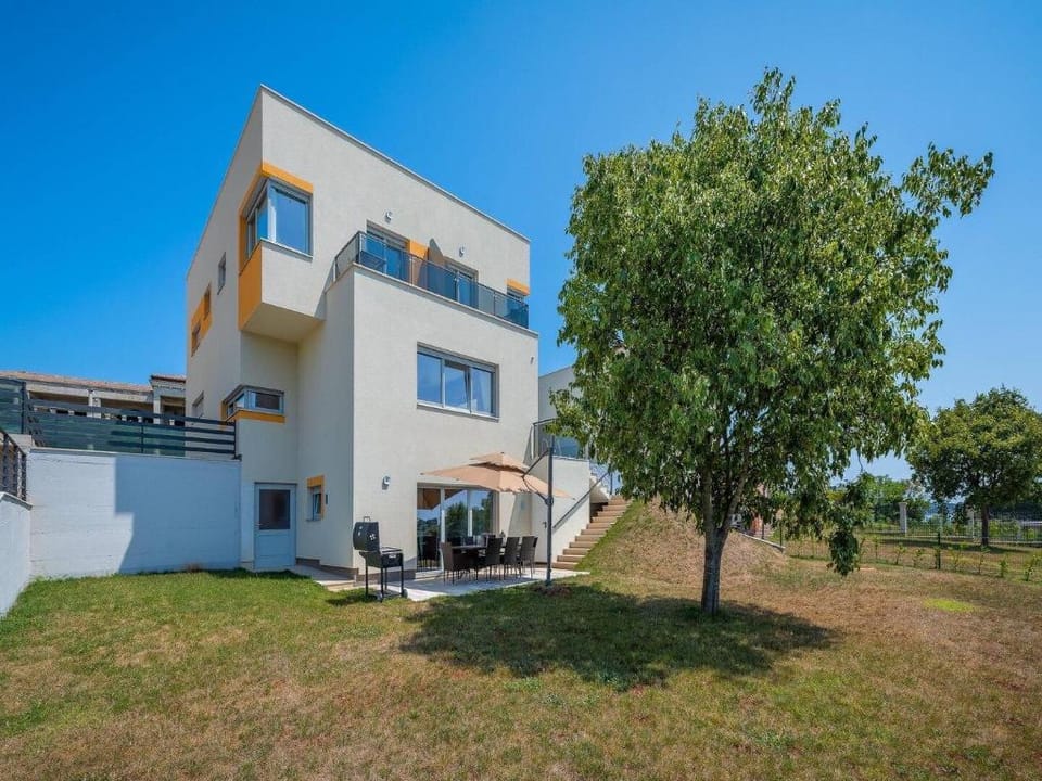 Villa Cedar Villa in Pula