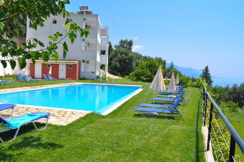 Studio Apartments Escape, Swimming Pool - Pelekas Beach Apartment in Corfu, Greece