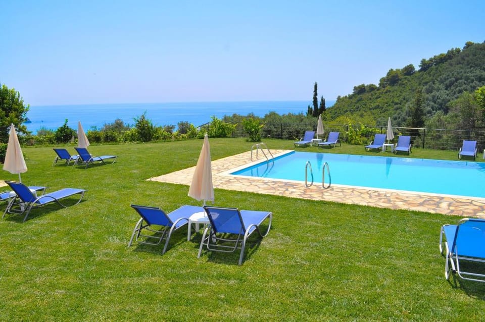 Studio Apartments Escape, Swimming Pool - Pelekas Beach Apartment in Corfu, Greece
