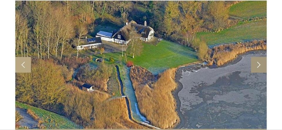 LuxusStrohdachvilla 50m am Fjord, 13000 qm Garten Villa in Aarhus