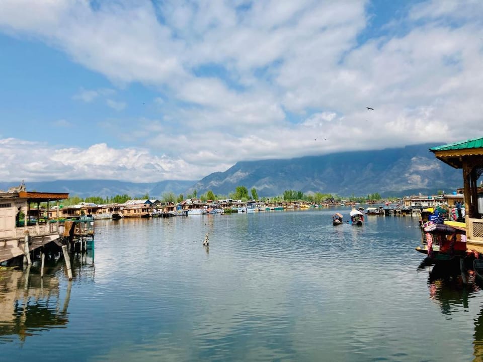 Houseboat heide and transportation Vacation rental in India