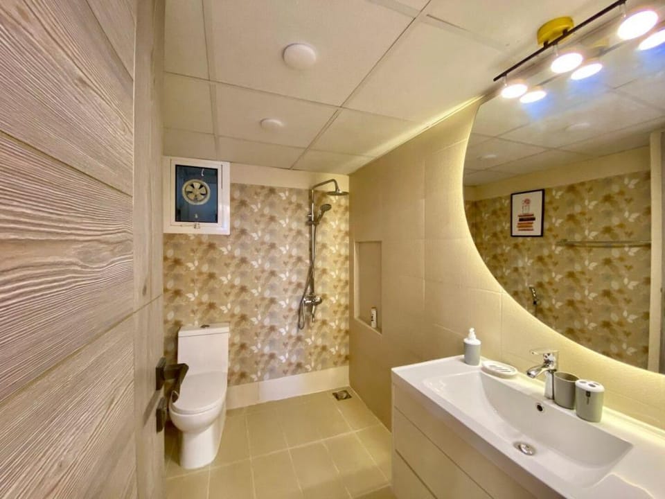 Elegant & Spacious 2br family apt,Sharah e Faisal Apartment in Karachi