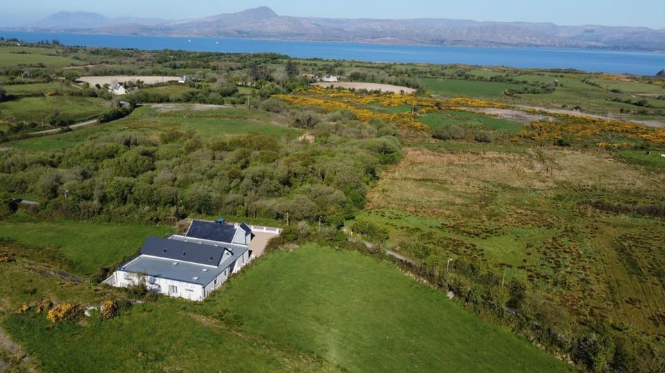 Whiddy School House Accommodation Bed and Breakfast in County Cork