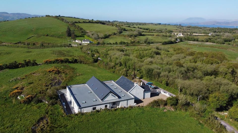 Whiddy School House Accommodation Bed and Breakfast in County Cork