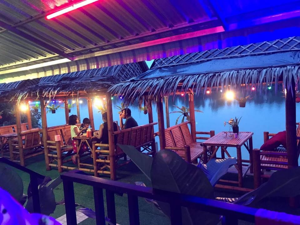 Boathouse marina restaurant and homestay Vacation rental in Surat Thani Changwat