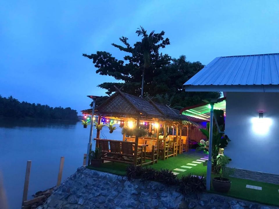 Boathouse marina restaurant and homestay Vacation rental in Surat Thani Changwat