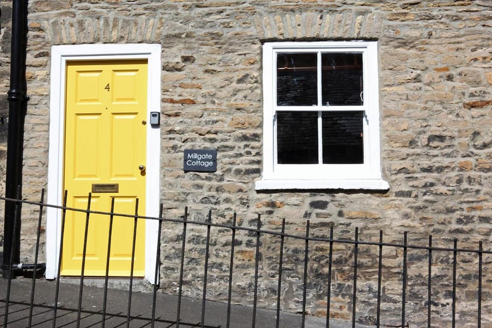 Millgate Cottage in the heart of Richmond Vacation rental in England