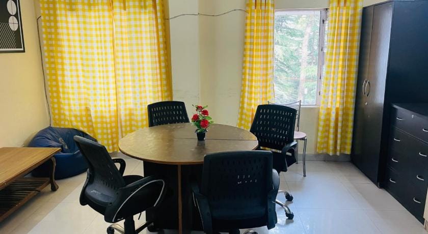 Abuzz Oxfordcaps Simla Hostel in Shimla
