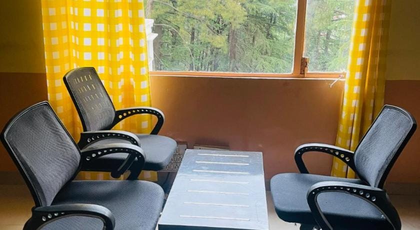 Abuzz Oxfordcaps Simla Hostel in Shimla