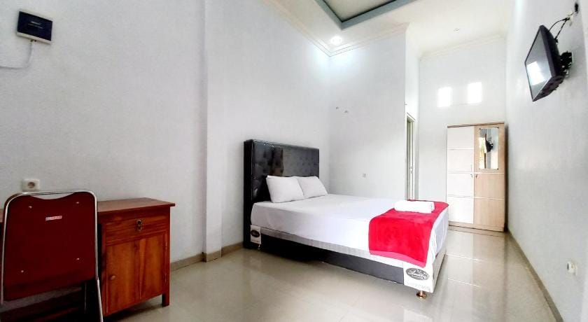 Harmony House Syariah near Alun Alun Pati Mitra RedDoorz Hotel in East Java
