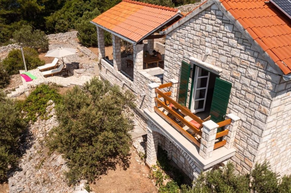 Villa Insula - Perfect off-grid, seafront house Vacation rental in Dubrovnik-Neretva County
