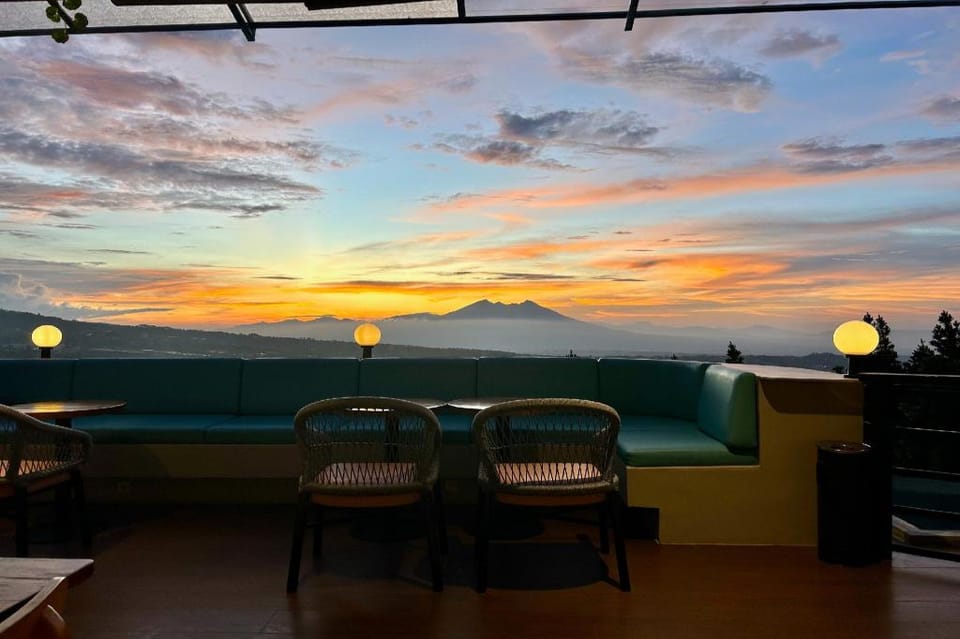 Alinson Sunset Hill Hotel in Cisarua