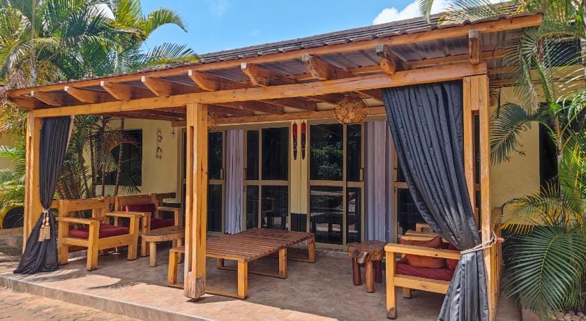 Chel and Vade Cottages Hotel in Uganda