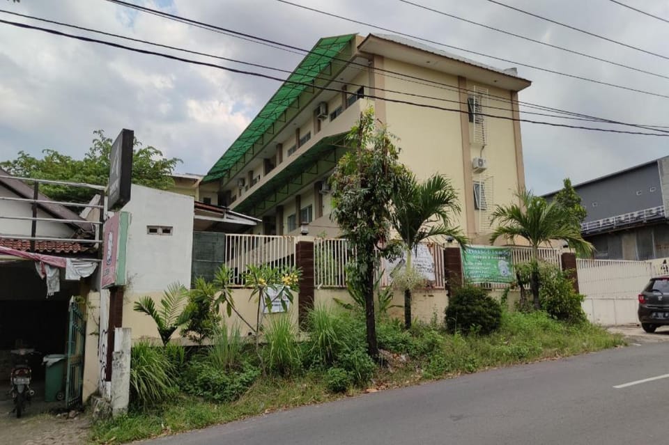 OYO Life 90444 D'hebron Hotel in Indonesia
