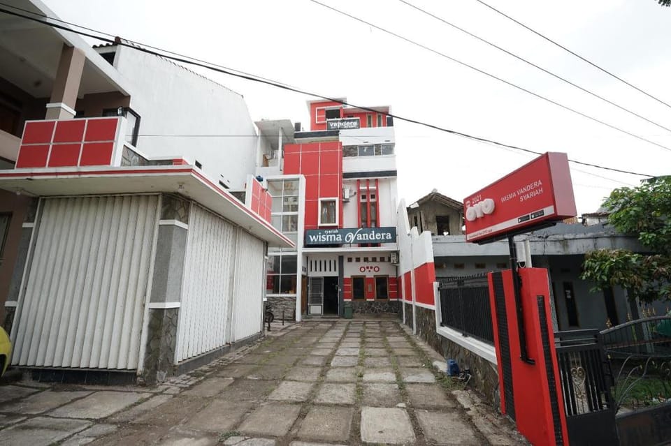 OYO 2021 Wisma Vandera Syariah Hotel in West Java