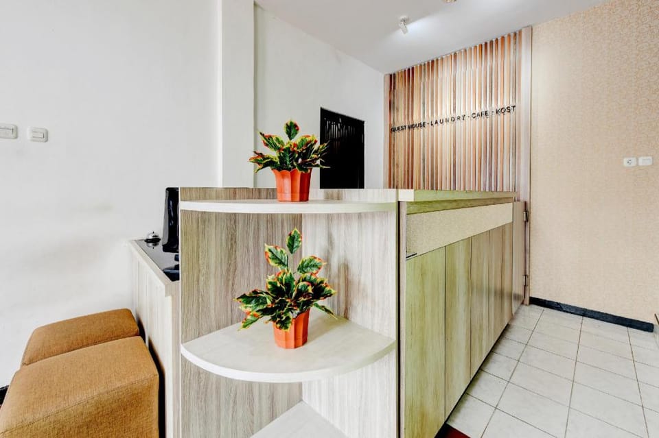 Super OYO Capital O 90497 Navaya Guest House Hotel in Indonesia