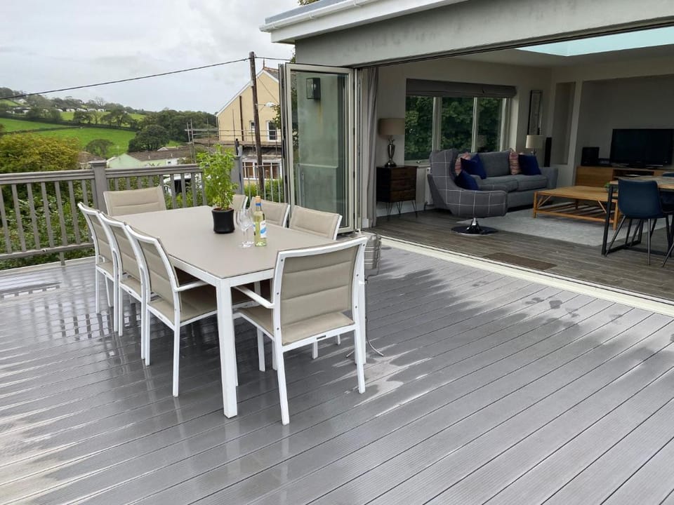 Amber Cottage - Luxury Cottage, Hot Tub, Sea Views and Log Burner Vacation rental in Saundersfoot