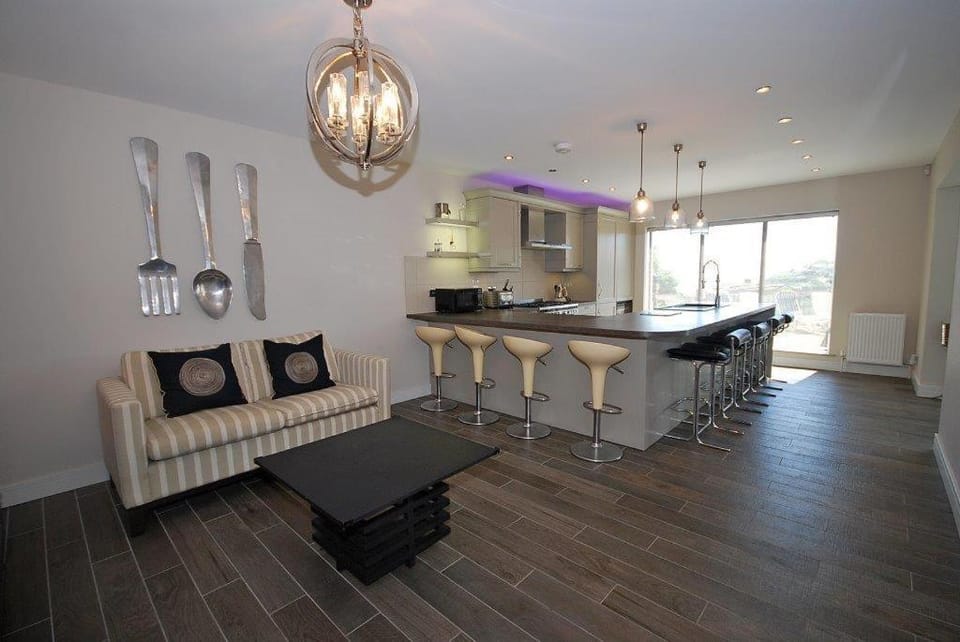 Amber Cottage - Luxury Cottage, Hot Tub, Sea Views and Log Burner Vacation rental in Saundersfoot