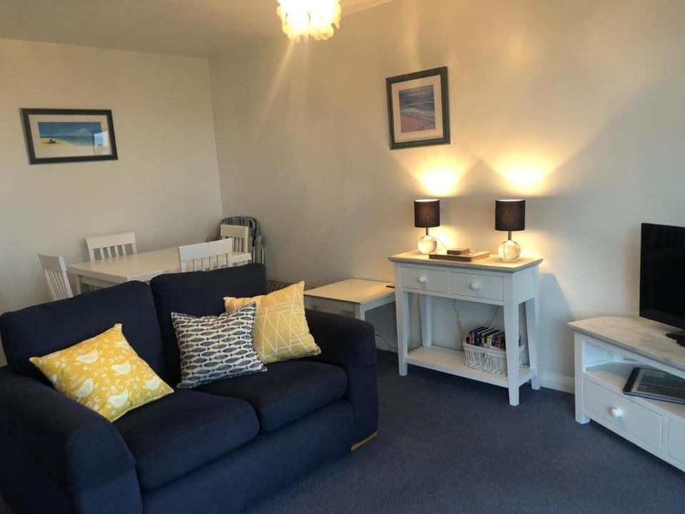 Swn Y Tonnau - Sea Views, Parking, Beach Access Apartment in Saundersfoot