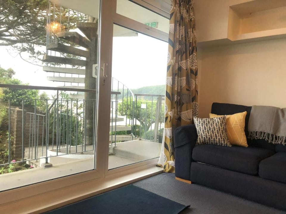 Swn Y Tonnau - Sea Views, Parking, Beach Access Apartment in Saundersfoot