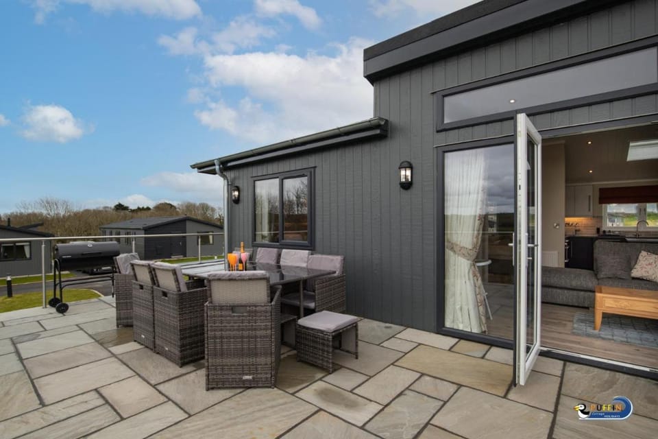 Valley View Lodge - Luxury Lodge, Hot Tub, Close to Beach Hotel in Saint Florence