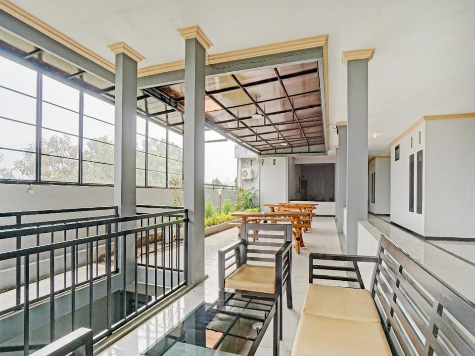 OYO 90396 The Halona Villa Batu Hotel in Batu