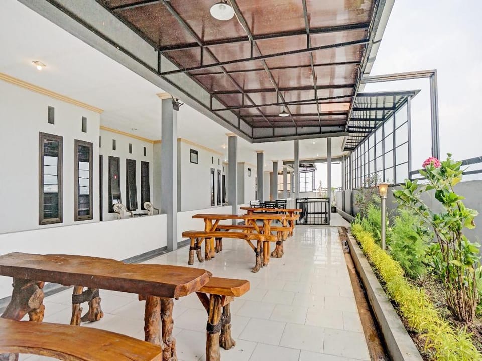 OYO 90396 The Halona Villa Batu Hotel in Batu