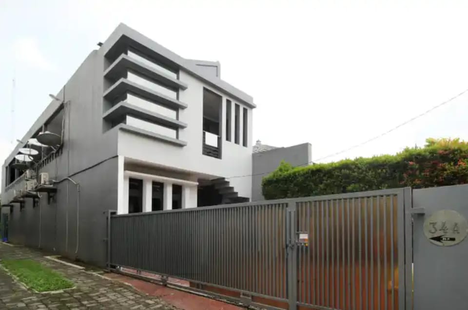 OYO 90438 Mampang 34 Residence Hotel in South Jakarta City