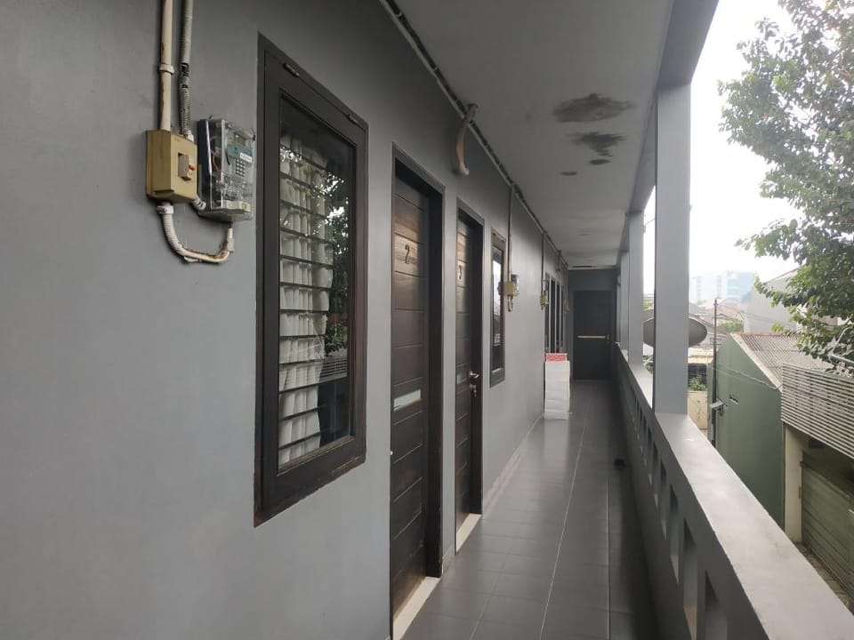 OYO 90438 Mampang 34 Residence Hotel in South Jakarta City