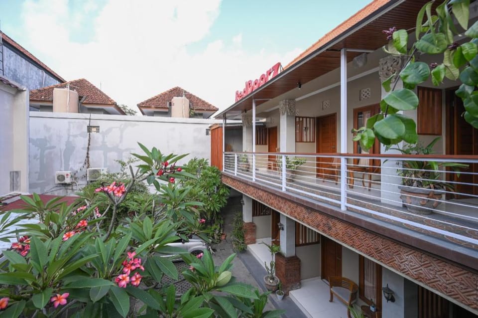 RedDoorz near Mertasari Beach 2 Hotel in Denpasar