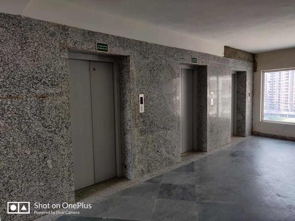 Qhome Luxury Studio For Stay Apartment in Noida