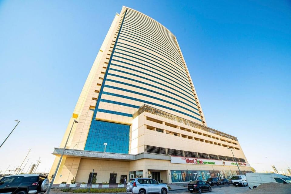 Fantastay Windsor Luxury 1 BR + Guest room Apartment in Dubai