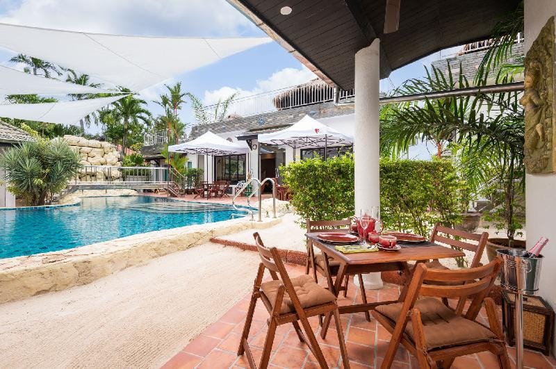 Luxury Poolvilla 6BR lake beachfront @ PhoenixGolf Villa in Pattaya City