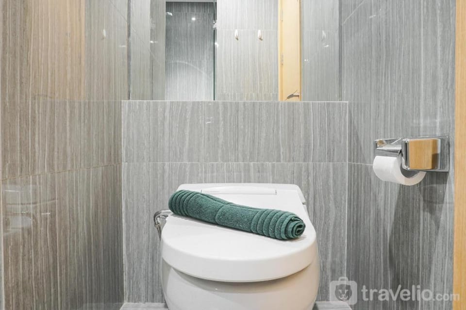 Luxurious Studio at Capitol Suites Apt By Travelio Apartment in Jakarta