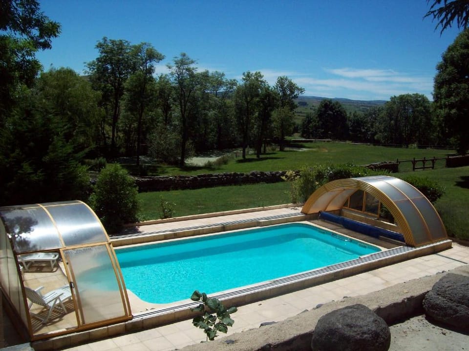 Gîtes au Château de Vernières Country House in Auvergne-Rhône-Alpes