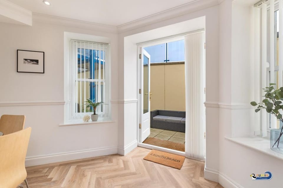 2 South Beach Court - Beach Front Apartment Apartment in Wales