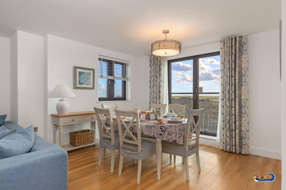 Apartment 8 Waterstone House - Luxury Sea Views Apartment in Wales