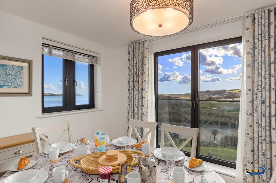 Apartment 8 Waterstone House - Luxury Sea Views Apartment in Wales