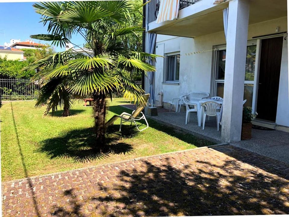 Beautiful villa with garden for 6 people Villa in Porto Santa Margherita