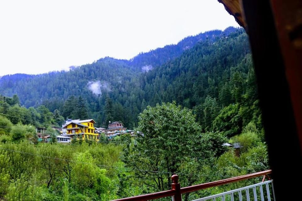 Atulyam Jibhi Villa in Himachal Pradesh