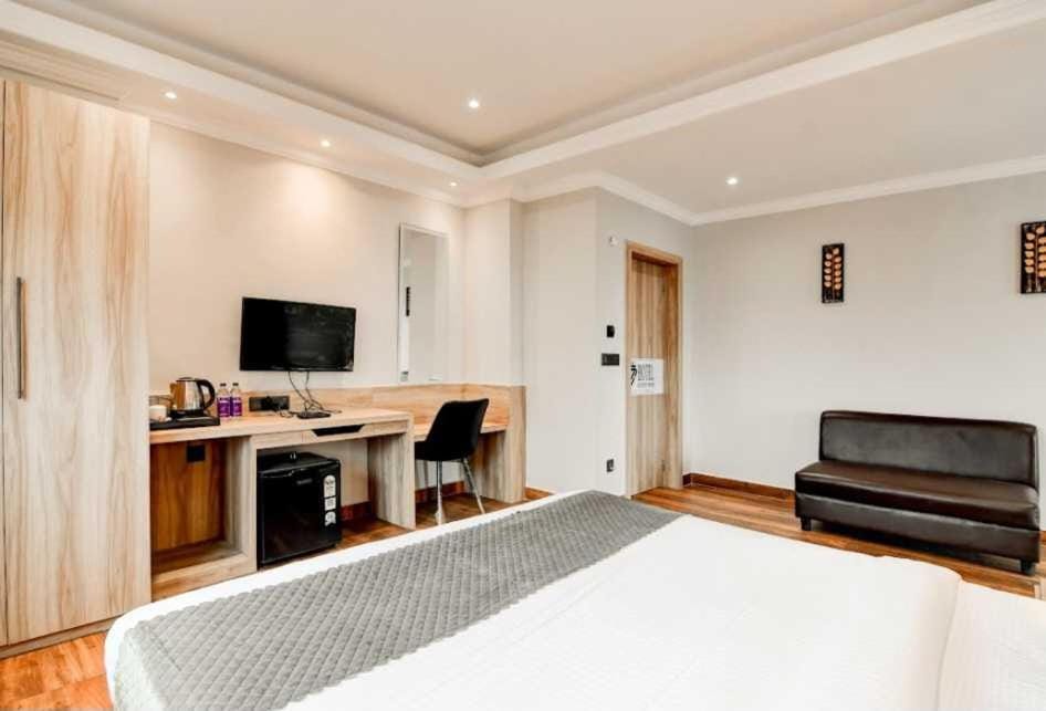 Super Townhouse OAK Seventy Seven Hotel in Kolkata