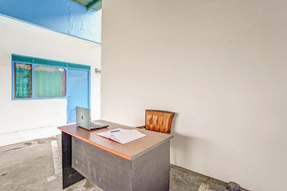 OYO Life 90523 Homestay Jenggolo Hotel in East Java
