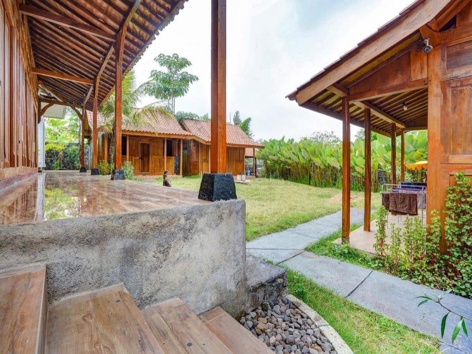 OYO 90519 Warmo Cottage Hotel in East Java