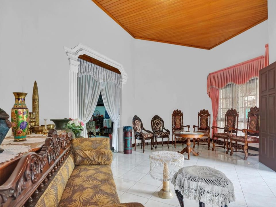 OYO Life  90539 Taman Borobudur Guest House Syariah Hotel in East Java
