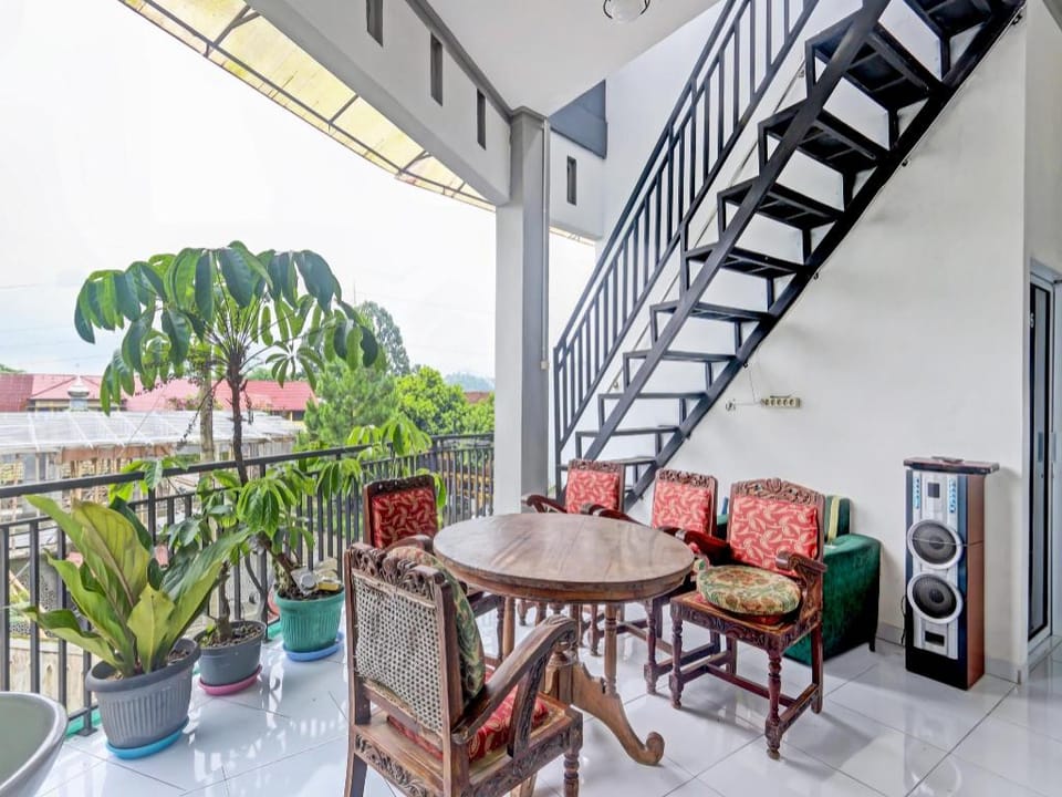 OYO 90517 Homestay Wonosobo Asri Hotel in Indonesia