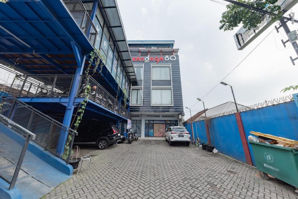RedDoorz @ Kandaga 80 near Stadium Arcamanik Hotel in Bandung