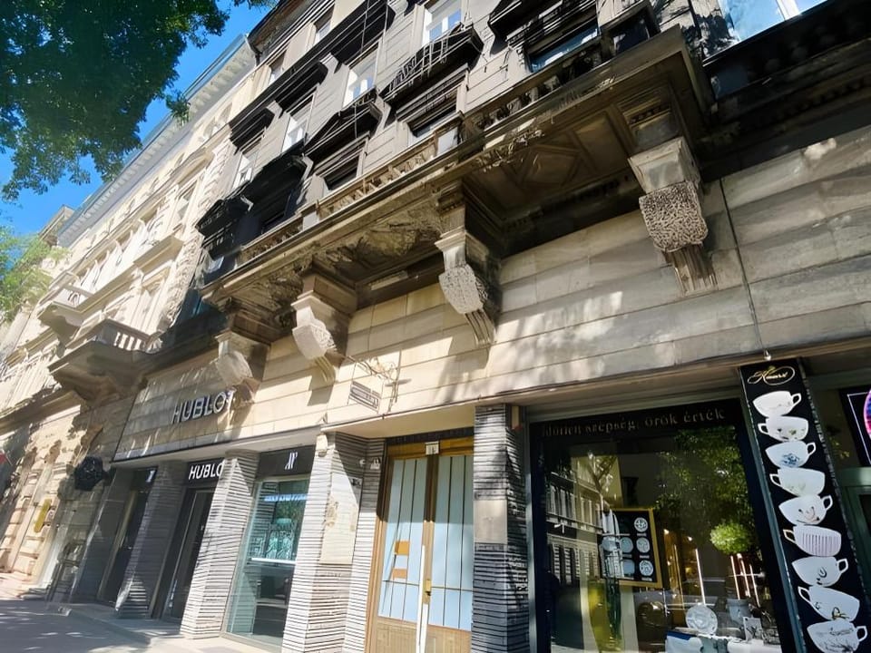 OPERA16 Guestrooms Hotel in Budapest