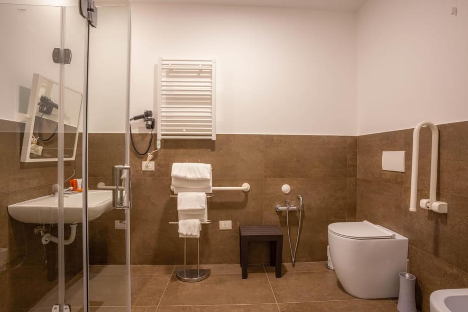 V Hotel Hotel in Marche