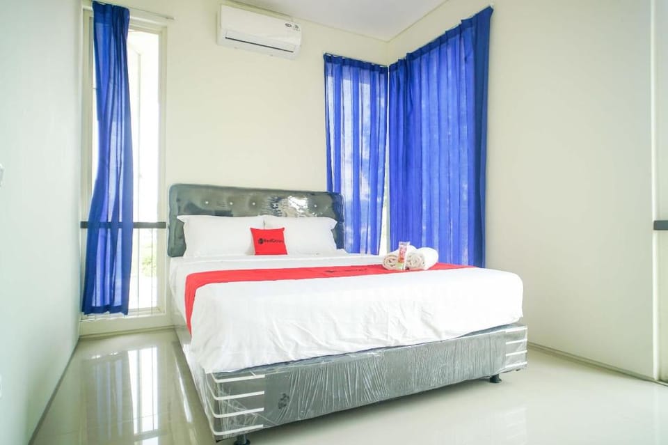 Sans Stay Bukit Palma Citraland Hotel in Surabaya