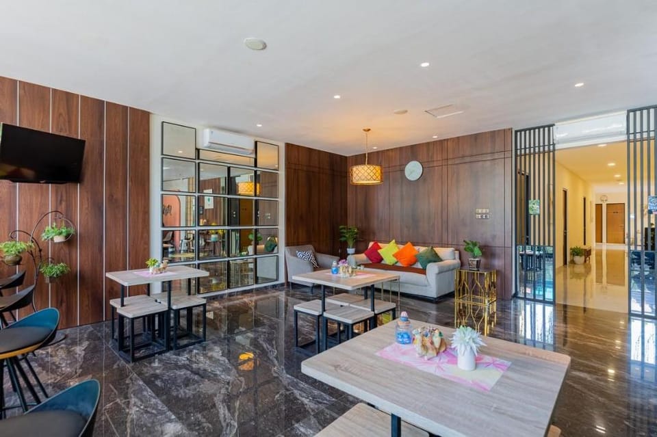 Sans Hotel Box Mansion Surabaya by RedDoorz Hotel in Surabaya